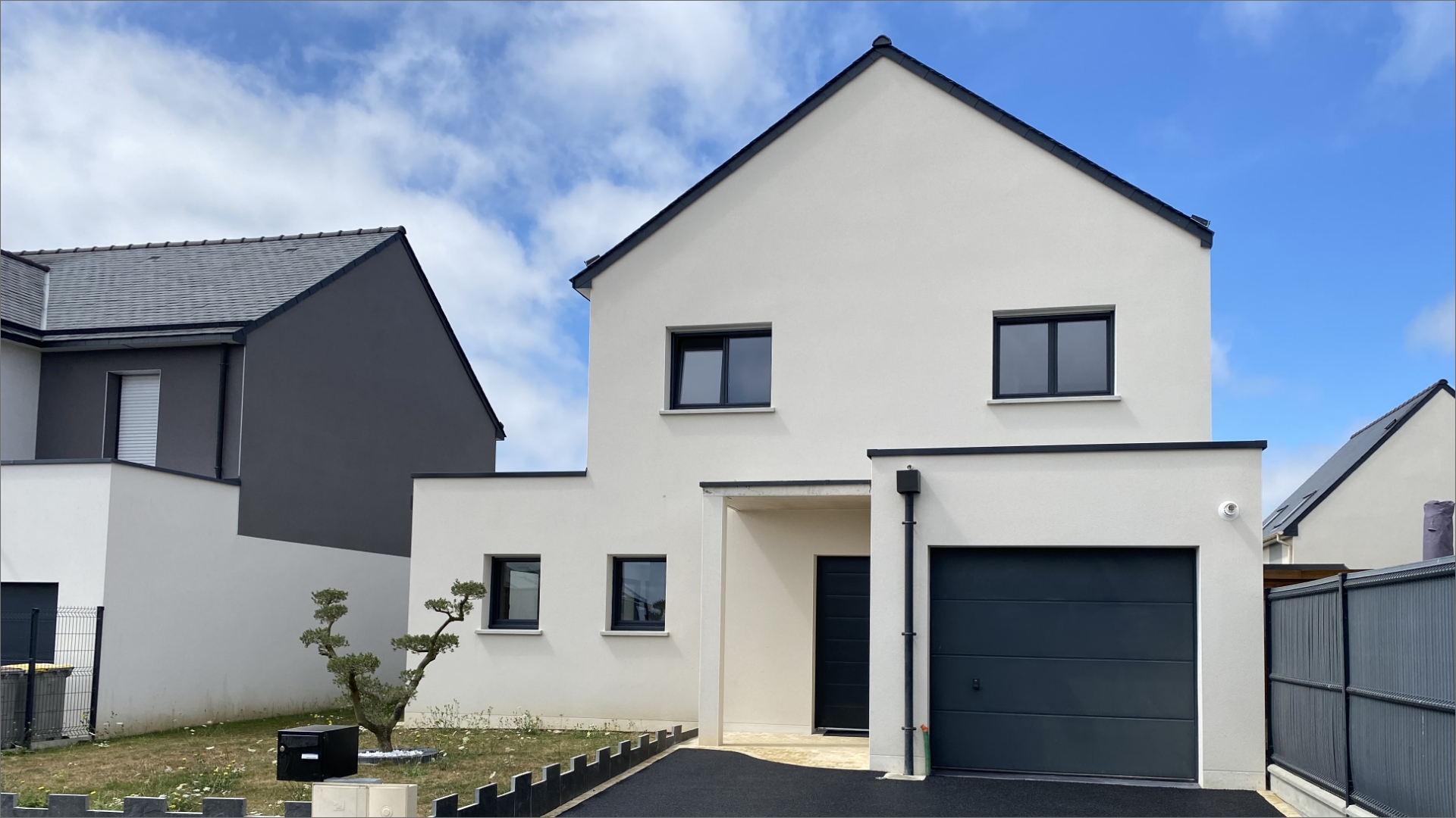 Maison Moderne Avec Garage Integre